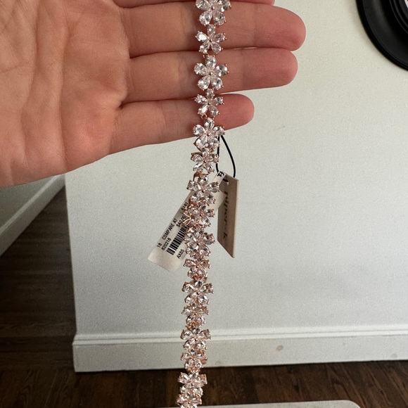 Viral Piper K Rose Gold colored / Pink Floral Necklace NWT - Picture 2 of 3